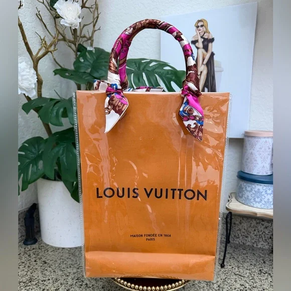 🩷🤍Louis Vuitton Gift Bag Tote🤍🩷 - Picture 4 of 7
